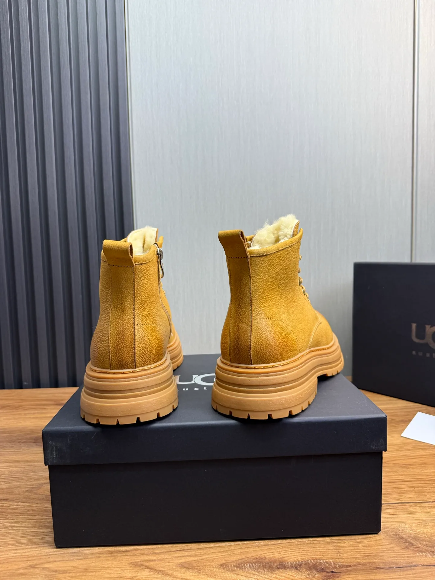 Factory price 680💰 [UGG] Men's hot winter warm boots🐑Simple and fashionable design, cowhide➕comfortable and warm wool lining. Soft and comfortable to wear, good warmth retention, and excellent foot feel. Regular size 38-45